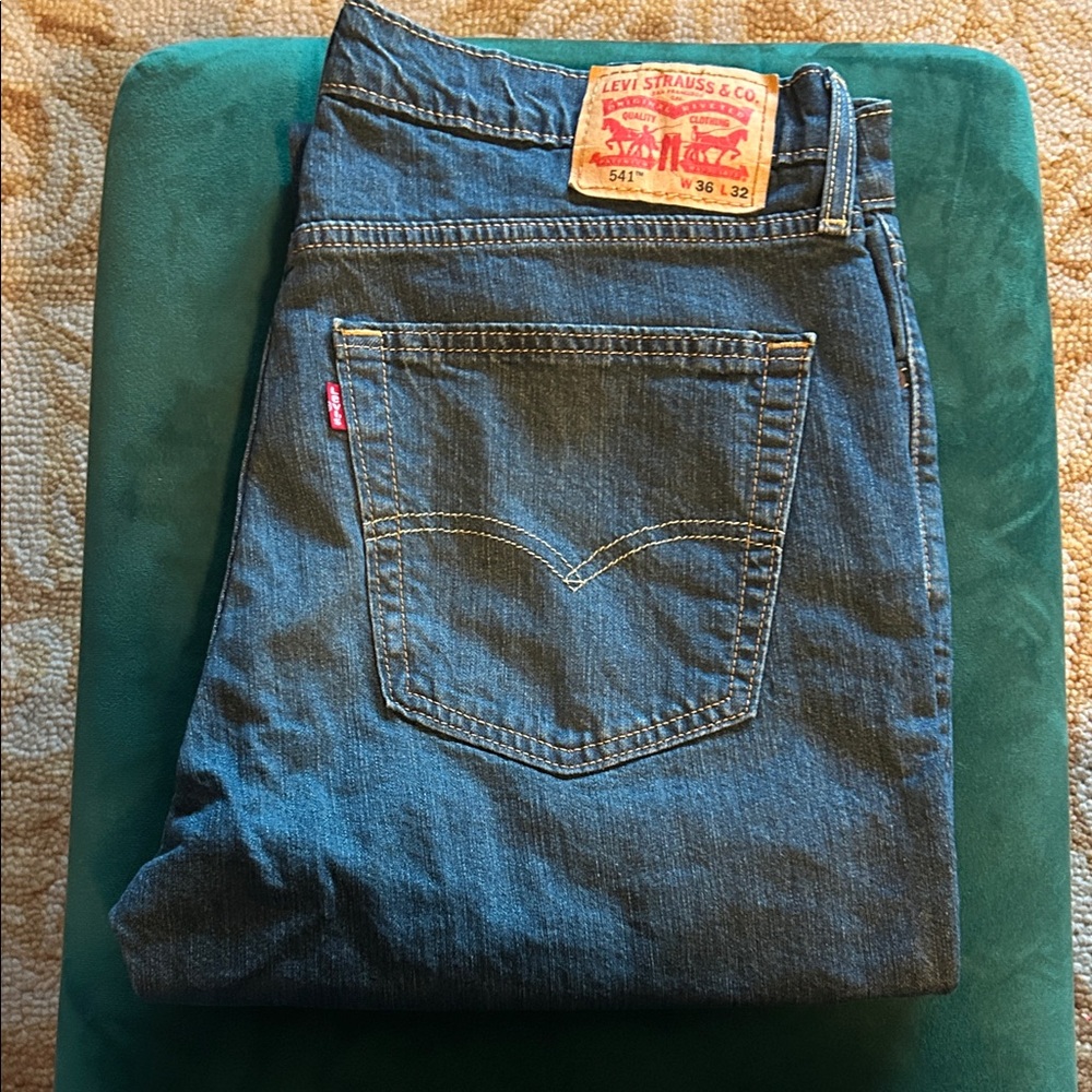 Levi's Men's Dark Blue Jeans 541 athletic taper. W36 L32
Like new